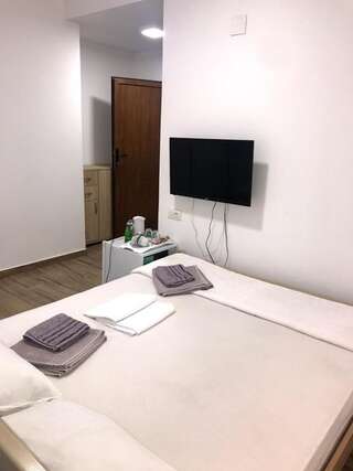 Апартаменты Tivoli apartments Рафаиловичи Трехместный номер с балконом-43